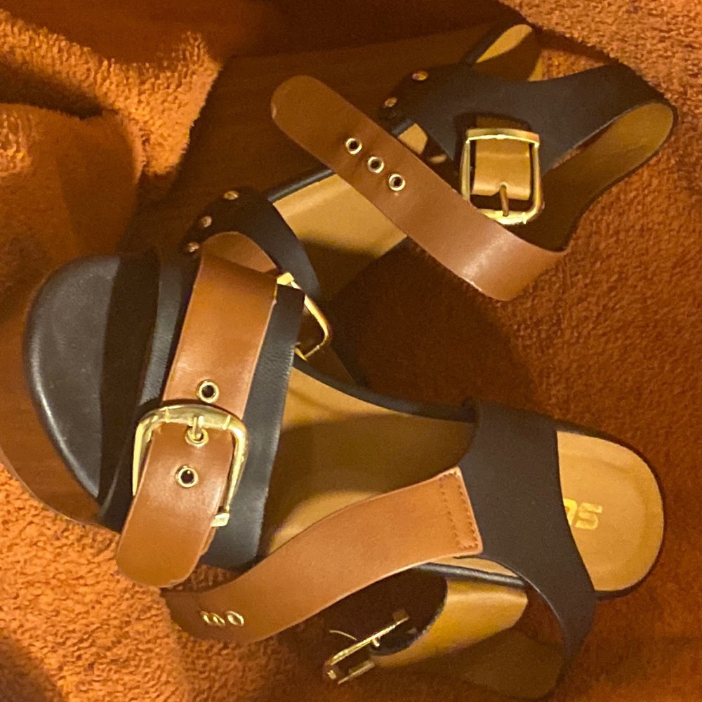 Size7 1/2 Black and Tan by Soda 40.00